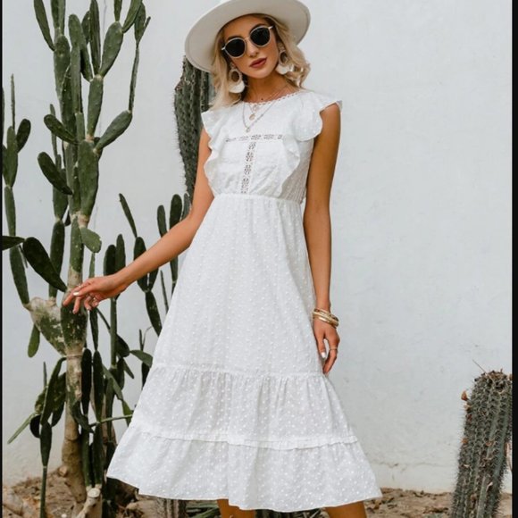 Dresses & Skirts - Adorable lace cutout eyelet ruffle dress Size L